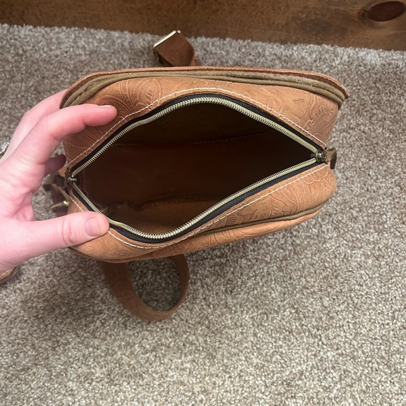 Handmade/ hand tooled leather sling/crossbody bag - Picture 2 of 4